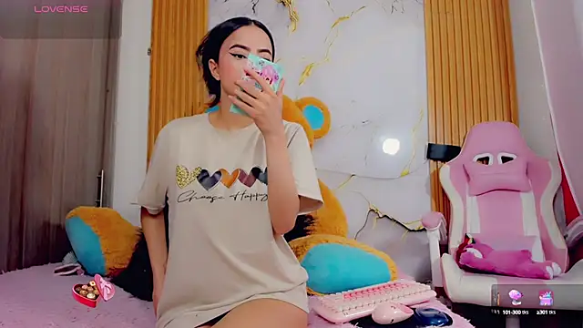 ValeriCardenas online show from September 10, 2025, 11:59 pm