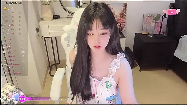 Milla-z online show from March 18, 2025, 2:06 pm