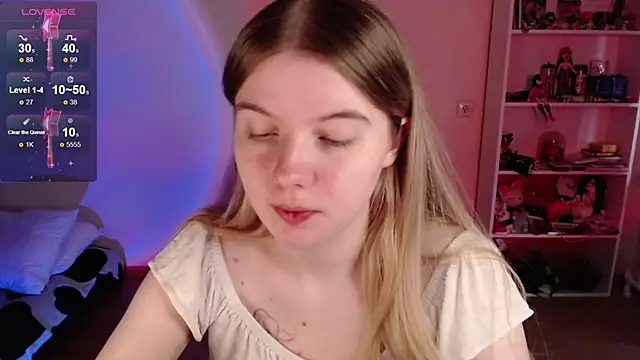 Strawberry juli online show from June 19, 2026, 7:14 am