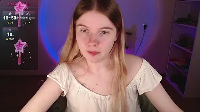 Strawberry juli online show from May 1, 2026, 11:59 am