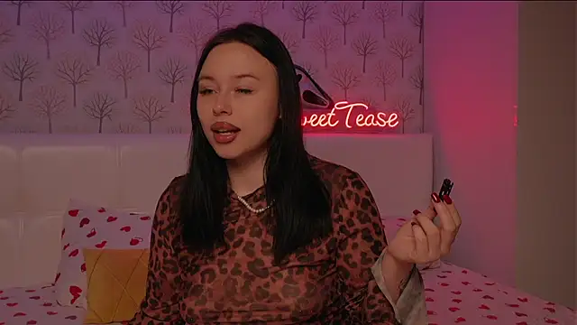 ElliSweetTease online show from October 9, 2025, 2:12 am
