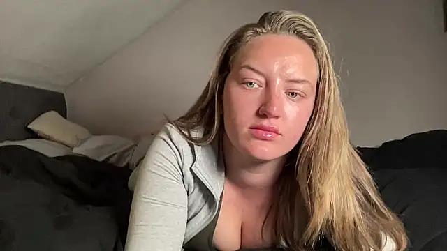 MissMaisiex online show from April 13, 2026, 8:02 pm