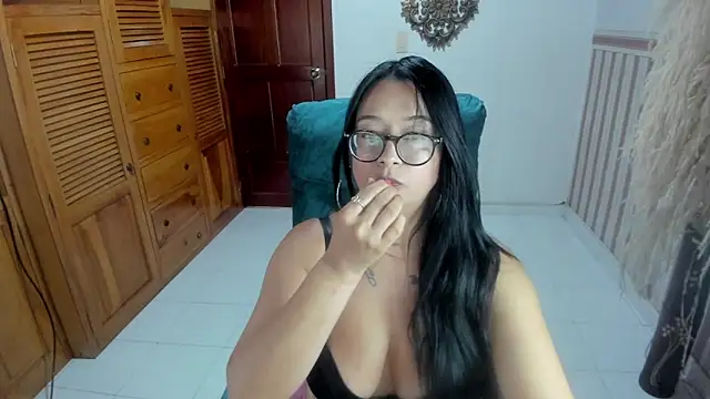 Snapshot of AnnaPerez_ chatting on January 17, 2026, 7:28 pm AnnaPerez online show from January 17, 2026, 7:28 pm