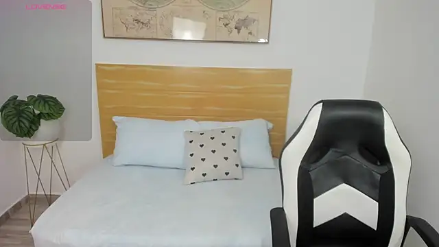 dulce victoriaa  online show from October 4, 2025, 2:02 am