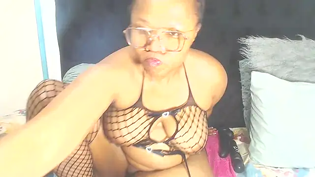 BootyClitQueen online show from May 13, 2026, 5:47 am