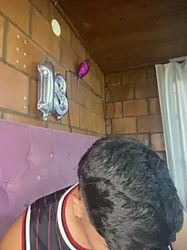  Hot boy 18 online show from February 27, 2025, 5:40 am