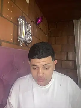  Hot boy 18 online show from February 28, 2025, 5:26 am