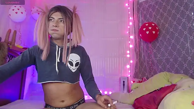 Snapshot of Nikol_Twink chatting on February 18, 2026, 1:29 pm Nikol Twink online show from February 18, 2026, 1:29 pm