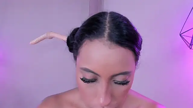 Snapshot of alahia_betancurx chatting on March 7, 2025, 5:49 pm alahia betancurx online show from March 7, 2025, 5:49 pm