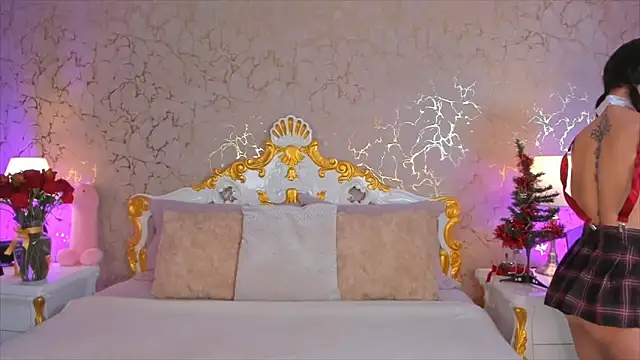 ScarlettWallace online show from December 16, 2025, 7:29 pm