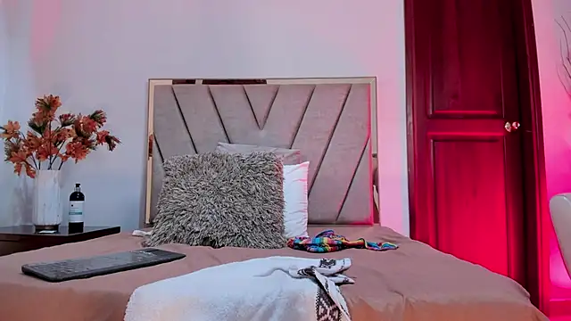 SeleneLujan online show from March 12, 2025, 2:56 pm