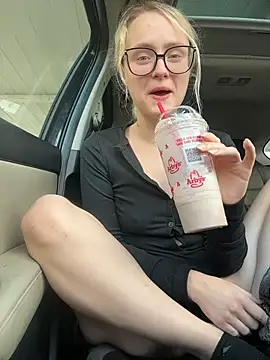 sluttypumpkin online show from November 15, 2025, 7:40 pm