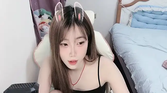 vivian-vv online show from March 4, 2025, 9:32 pm