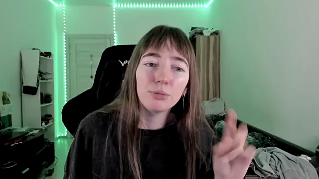 bekkawell online show from November 24, 2025, 1:22 pm