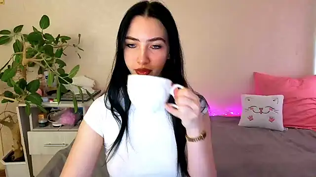 Snapshot of WildKittenX_ chatting on May 27, 2026, 4:09 am WildKittenX online show from May 27, 2026, 4:09 am