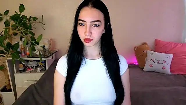 Snapshot of WildKittenX_ chatting on June 4, 2026, 4:17 am WildKittenX online show from June 4, 2026, 4:17 am