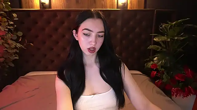 Snapshot of WildKittenX_ chatting on April 17, 2026, 5:43 am WildKittenX online show from April 17, 2026, 5:43 am