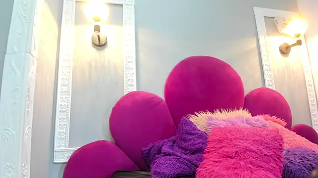 Snapshot of Bonniie_22 chatting on April 8, 2026, 8:32 pm Bonniie 22 online show from April 8, 2026, 8:32 pm