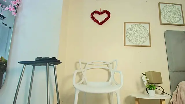 Snapshot of mary_cute9 chatting on April 9, 2026, 12:33 pm mary cute9 online show from April 9, 2026, 12:33 pm