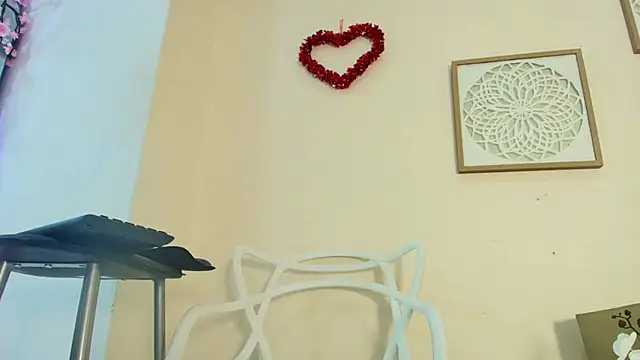 Snapshot of mary_cute9 chatting on April 11, 2026, 12:31 pm mary cute9 online show from April 11, 2026, 12:31 pm