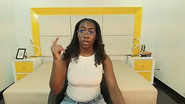 Qeen blackk online show from November 18, 2025, 7:06 pm