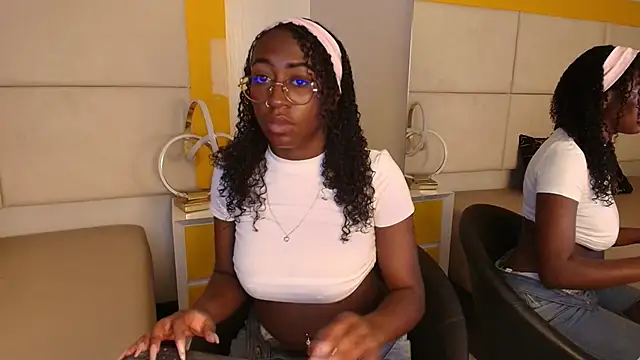 Qeen blackk online show from November 29, 2025, 7:25 pm