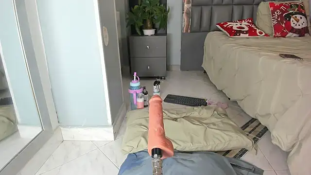 Sienna miller 27 online show from November 30, 2025, 11:55 am