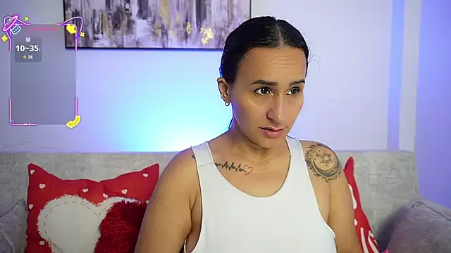 Snapshot of Sara_Charmy chatting on October 19, 2025, 11:35 am Sara Charmy online show from October 19, 2025, 11:35 am