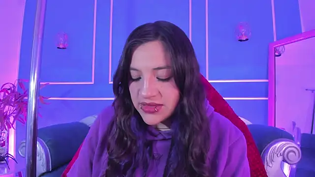 Snapshot of TaraTaylorr chatting on January 18, 2026, 2:37 am TaraTaylorr online show from January 18, 2026, 2:37 am