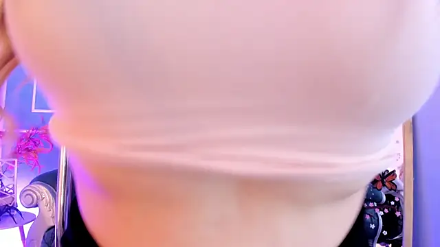 Snapshot of TaraTaylorr chatting on April 11, 2026, 3:03 am TaraTaylorr online show from April 11, 2026, 3:03 am