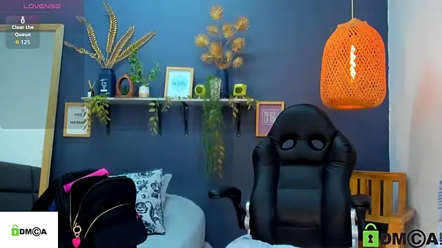 yessila parker online show from October 25, 2025, 2:44 am