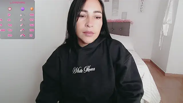 Snapshot of luna_lgomez_ chatting on October 15, 2025, 12:02 pm luna lgomez online show from October 15, 2025, 12:02 pm