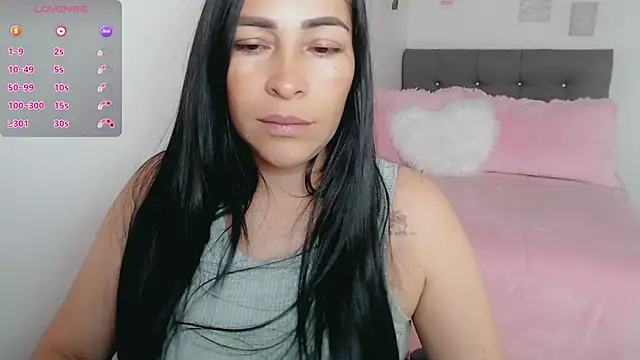 luna lgomez  online show from March 4, 2026, 12:02 pm