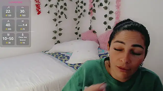 Snapshot of luna_lgomez_ chatting on March 18, 2025, 5:23 pm luna lgomez online show from March 18, 2025, 5:23 pm