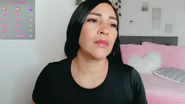 Snapshot of luna_lgomez_ chatting on February 6, 2026, 12:56 pm luna lgomez online show from February 6, 2026, 12:56 pm