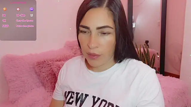 luna lgomez  online show from August 4, 2026, 11:04 am