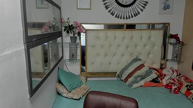 heiker  online show from November 3, 2025, 2:39 am