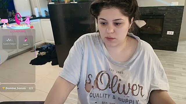 Layla- online show from March 10, 2026, 10:41 am