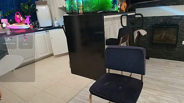 Layla- online show from March 15, 2026, 10:28 pm