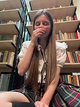 Snapshot of melicious_ chatting on December 3, 2025, 4:57 am melicious online show from December 3, 2025, 4:57 am