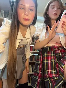 Snapshot of melicious_ chatting on December 4, 2025, 6:45 am melicious online show from December 4, 2025, 6:45 am