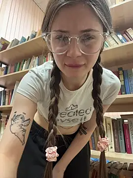 Snapshot of melicious_ chatting on February 18, 2026, 6:44 am melicious online show from February 18, 2026, 6:44 am