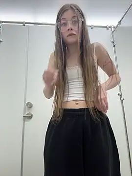 Snapshot of melicious_ chatting on March 4, 2026, 7:38 am melicious online show from March 4, 2026, 7:38 am