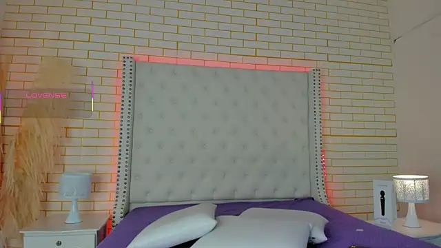 Emilly wilson  online show from October 30, 2025, 12:36 pm