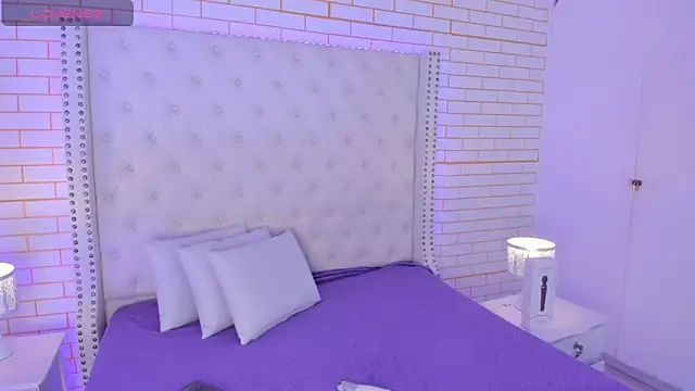 Emilly wilson  online show from October 15, 2025, 12:35 pm