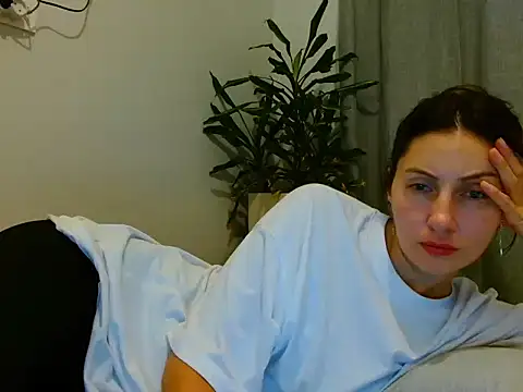 Snapshot of Irina9793 chatting on June 16, 2026, 6:19 pm Irina9793 online show from June 16, 2026, 6:19 pm