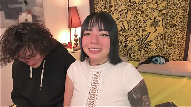 Aria and orien online show from November 22, 2025, 11:20 am