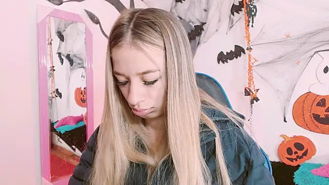 hannah 026 online show from October 22, 2025, 10:36 am