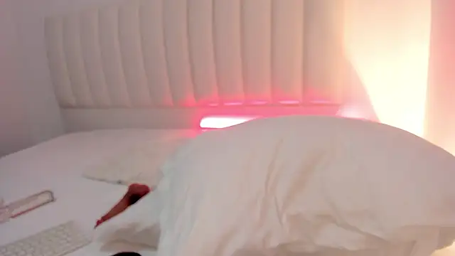 Snapshot of Hannahx__ chatting on March 15, 2026, 5:20 pm Hannahx online show from March 15, 2026, 5:20 pm