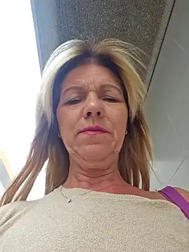 Snapshot of Melody73 chatting on October 13, 2025, 4:08 pm Melody73 online show from October 13, 2025, 4:08 pm